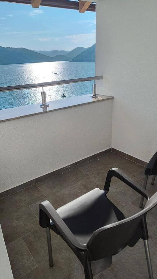 Foto 9 von 9: Triple Room with Lake View