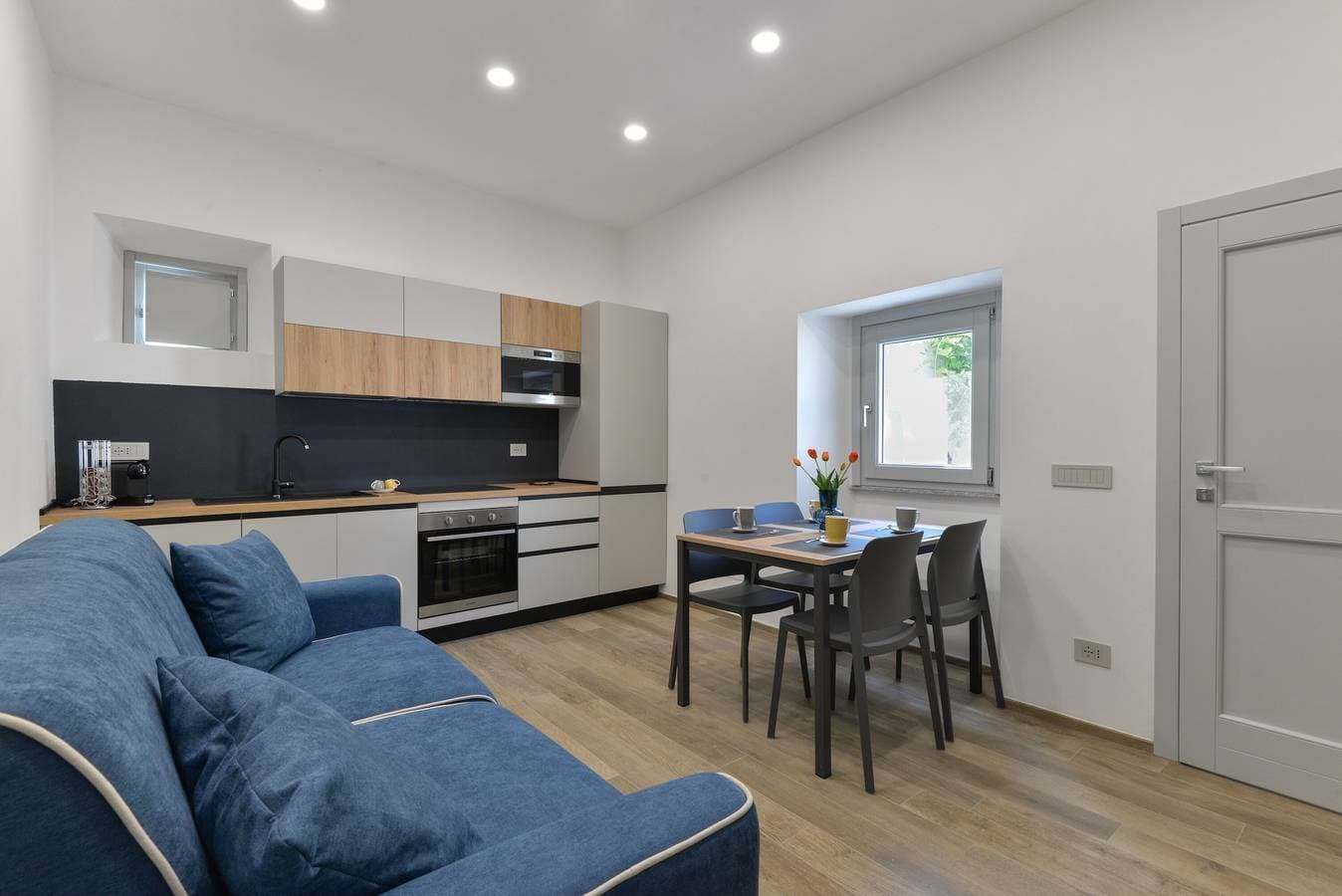 Foto 5 von 37: Ferienwohnung 'Casina Napoleonica' mit privatem Garten, WLAN und Klimaanlage
