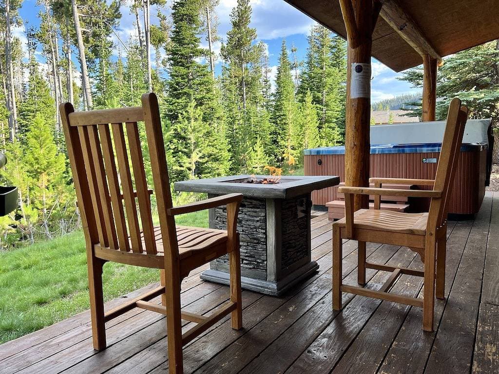 Foto 6 von 27: Die Wrangler-Cowboy Heaven Cabin / Ski-in / out von Tür / Moonlight Basin / Whirlpool