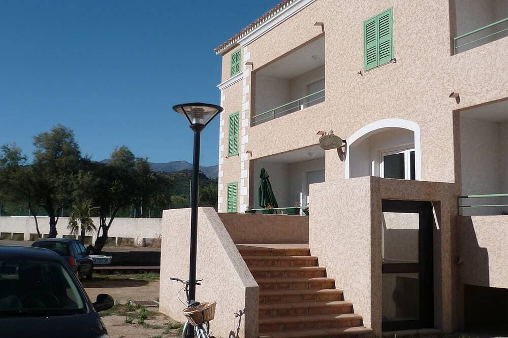 Schönes Studio, ruhig, nur 2 Minuten von der Marina von St Florent. 1