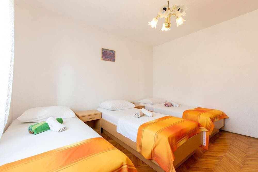 Foto 5 von 30: Wohnung in Tribalj mit Meerblick und Strand