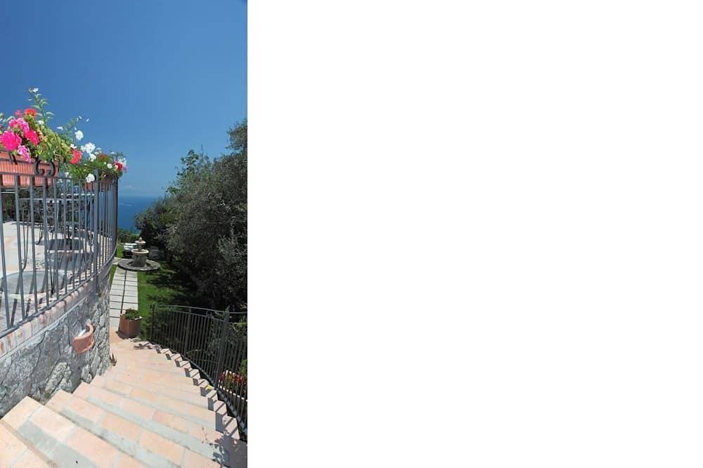 Foto 12 von 30: Romantische Amalfi Villa Amalfi Mit herrlichem Meerblick, Garten, Parkplatz auf Anfrage