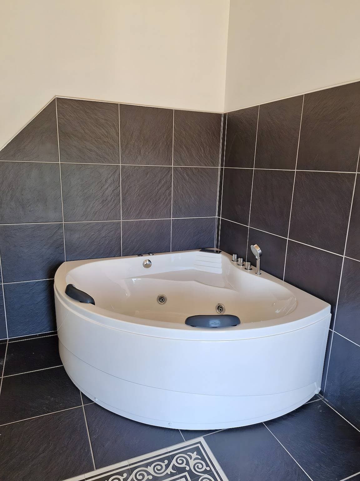 Foto 11 von 36: Ferienwohnung 'Flor Do Rosto I' mit Seeblick, Gemeinschaftspool und WLAN