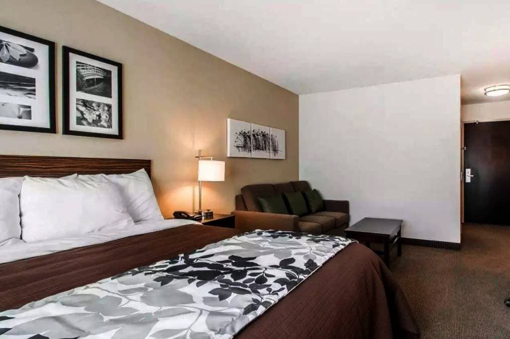 Foto 4 von 13: Standard Queen Room with Two Queen Beds