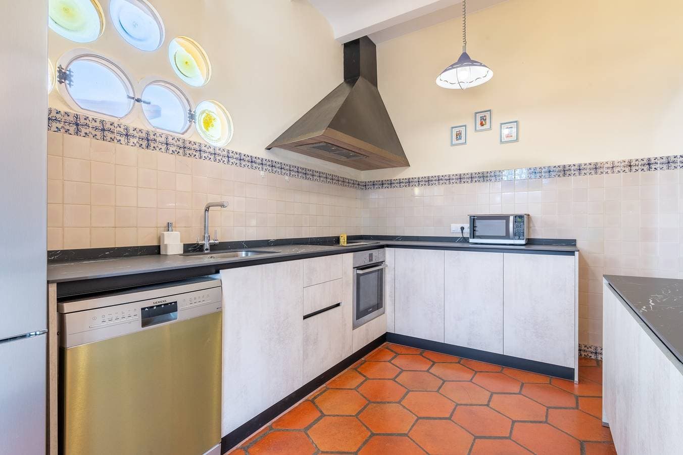 Foto 13 von 25: Ferienwohnung 'Petit Palau' mit Meerblick, privater Terrasse und WLAN