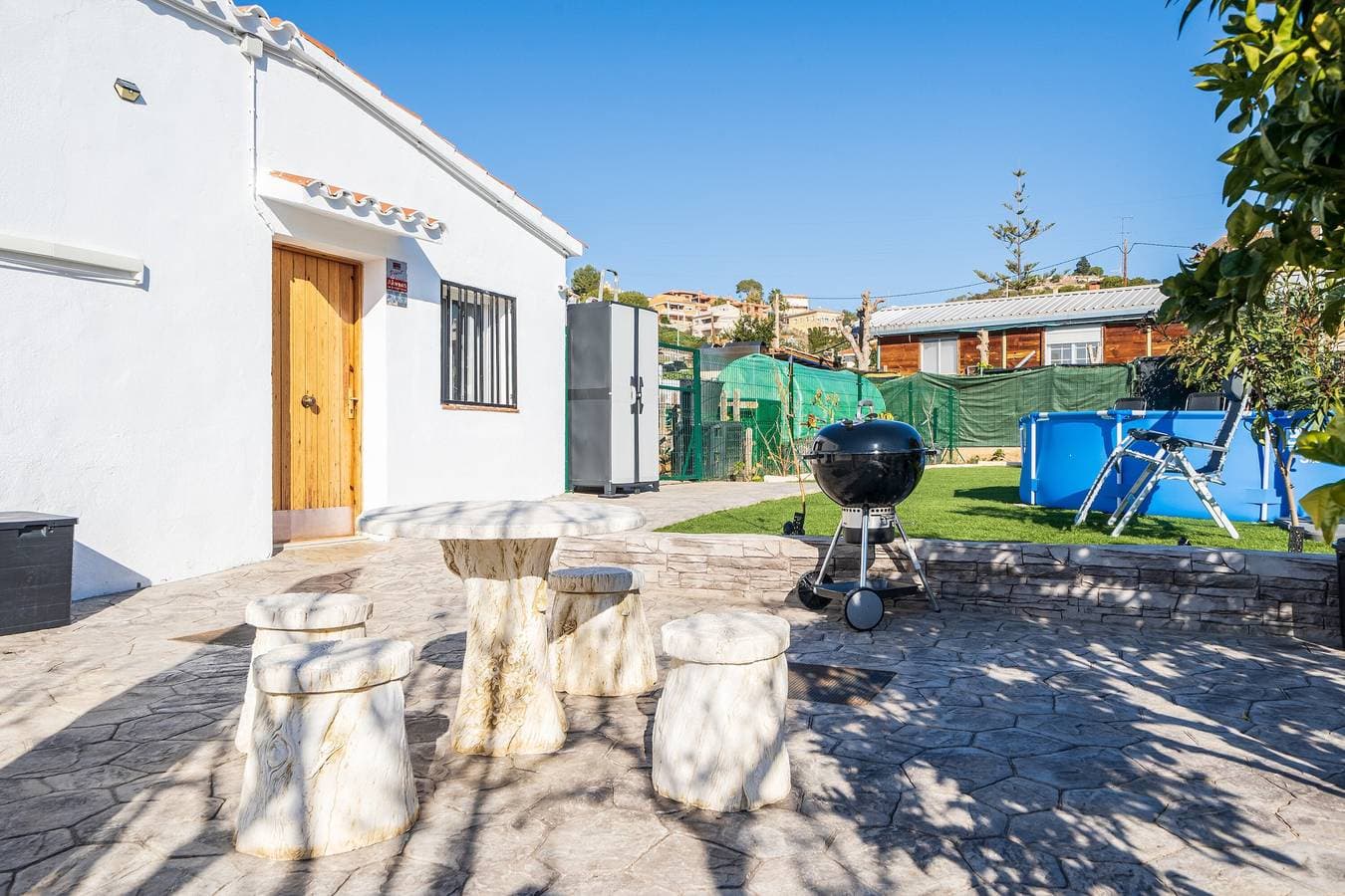 Foto 13 von 18: Ferienwohnung „Stadtflucht ins Grüne“ mit privatem Pool, Garten & WLAN