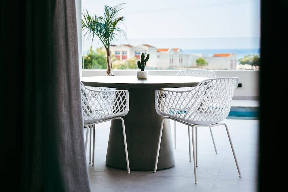 Foto 13 von 30: Orama Luxury Suite, 3 Bedrooms with Private Pool, Sleeps 6