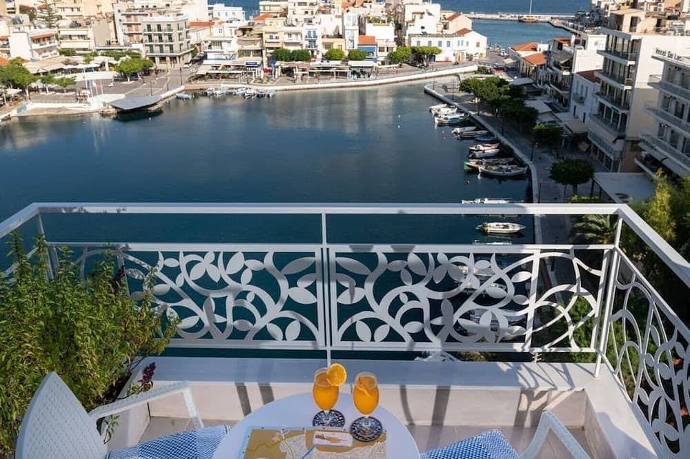 Foto 12 von 15: Über dem Himmel mit Blick auf den malerischen See von Agios Nikolaos
