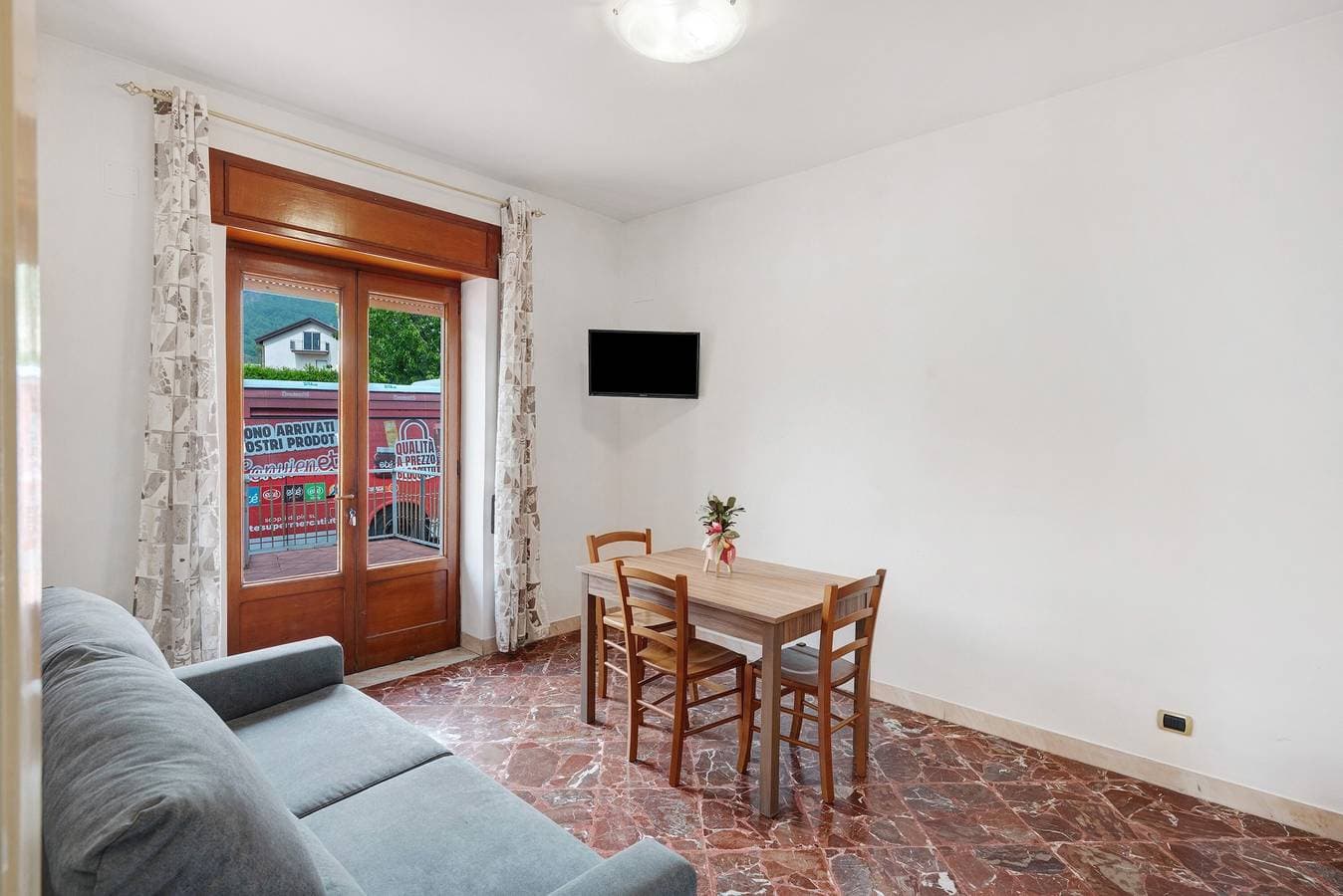 Foto 12 von 24: Ferienwohnung 'Ischia Con Terrazza' mit Privatterrasse, Gemeinschaftsgarten und Wi-Fi