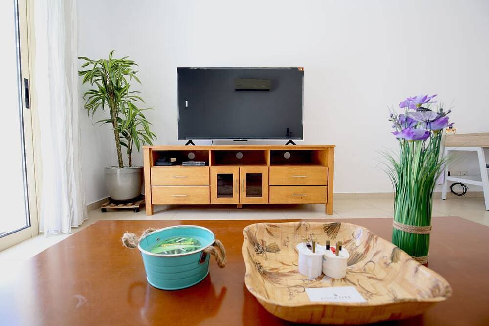 Foto 10 von 30: Elysia park - Charming 2Br Townhome with Pool, Gym, Free parking-Paphos central