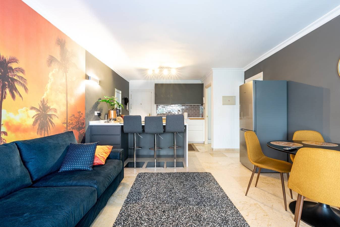 Foto 3 von 25: Ferienwohnung '1line Beach' mit Meerblick, WLAN und Klimaanlage