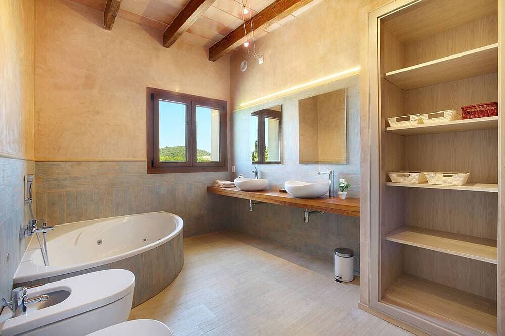 Foto 13 von 30: Luxury villa with infinity pool & jacuzzi