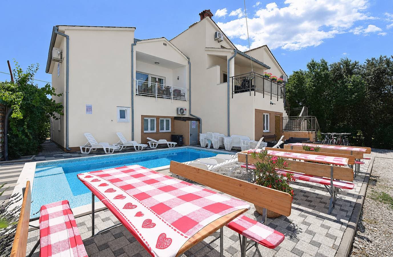 Foto 7 von 42: Ferienwohnung für 4 Personen mit Pool