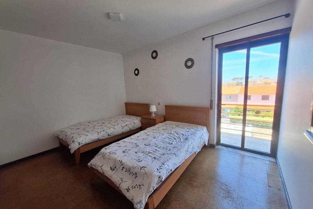 Foto 4 von 9: Two-bedroom vacation home with sea view.