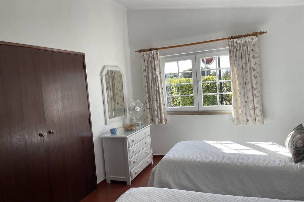 Foto 5 von 30: Apartment mit Meerblick vom oberen Balkon und Gemeinschaftspool. 5 Minuten zu Fuß zum Strand