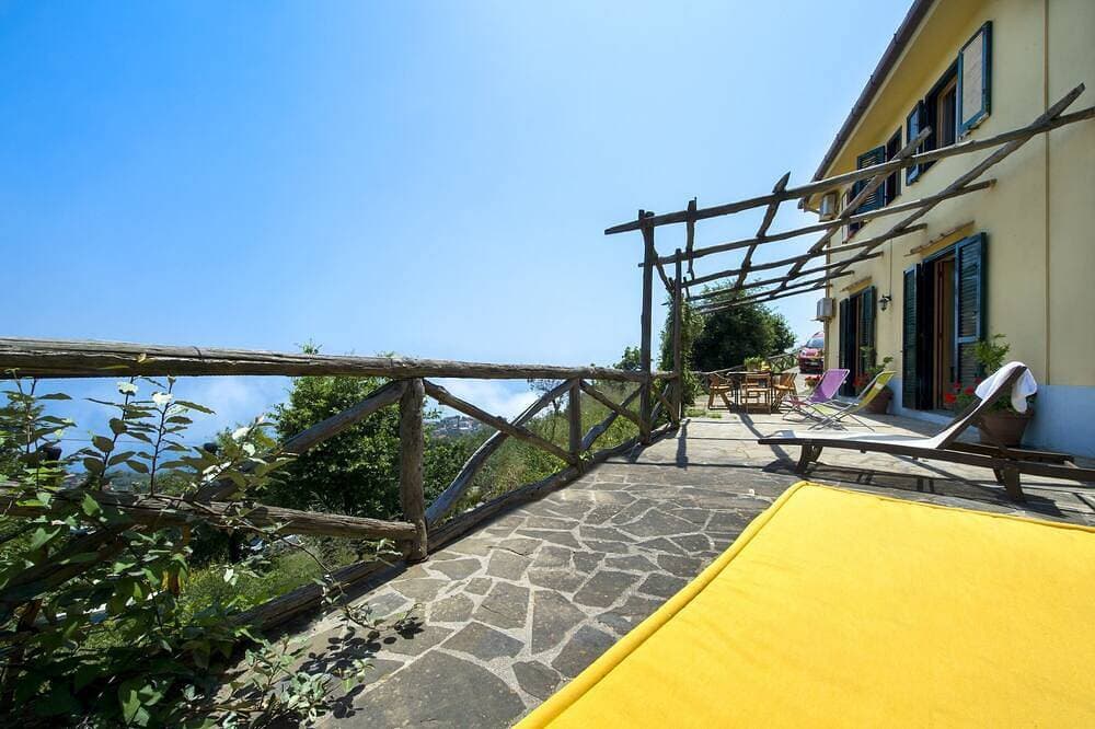 Foto 9 von 10: Herrliche Villa auf dem Terranova-Anwesen mit Blick auf den Golf von Salerno ...