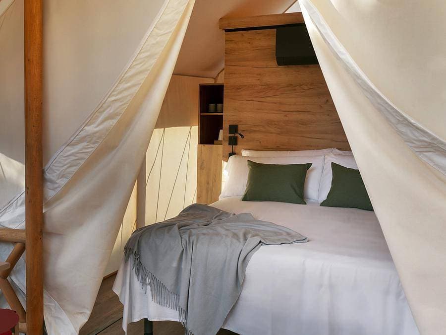 Foto 9 von 32: Wecamp Cadaques - Zelt 2 personen - Glamping Paar