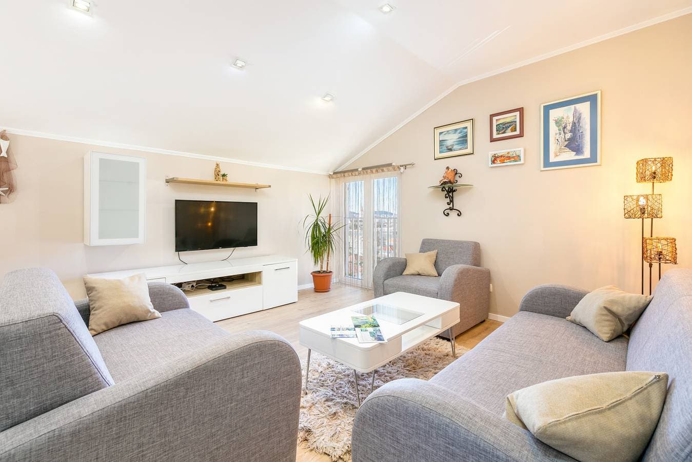 Foto 6 von 29: 2-Zimmer-Ferienwohnung mit Terrasse und Meerblick Trogir A-23836-a