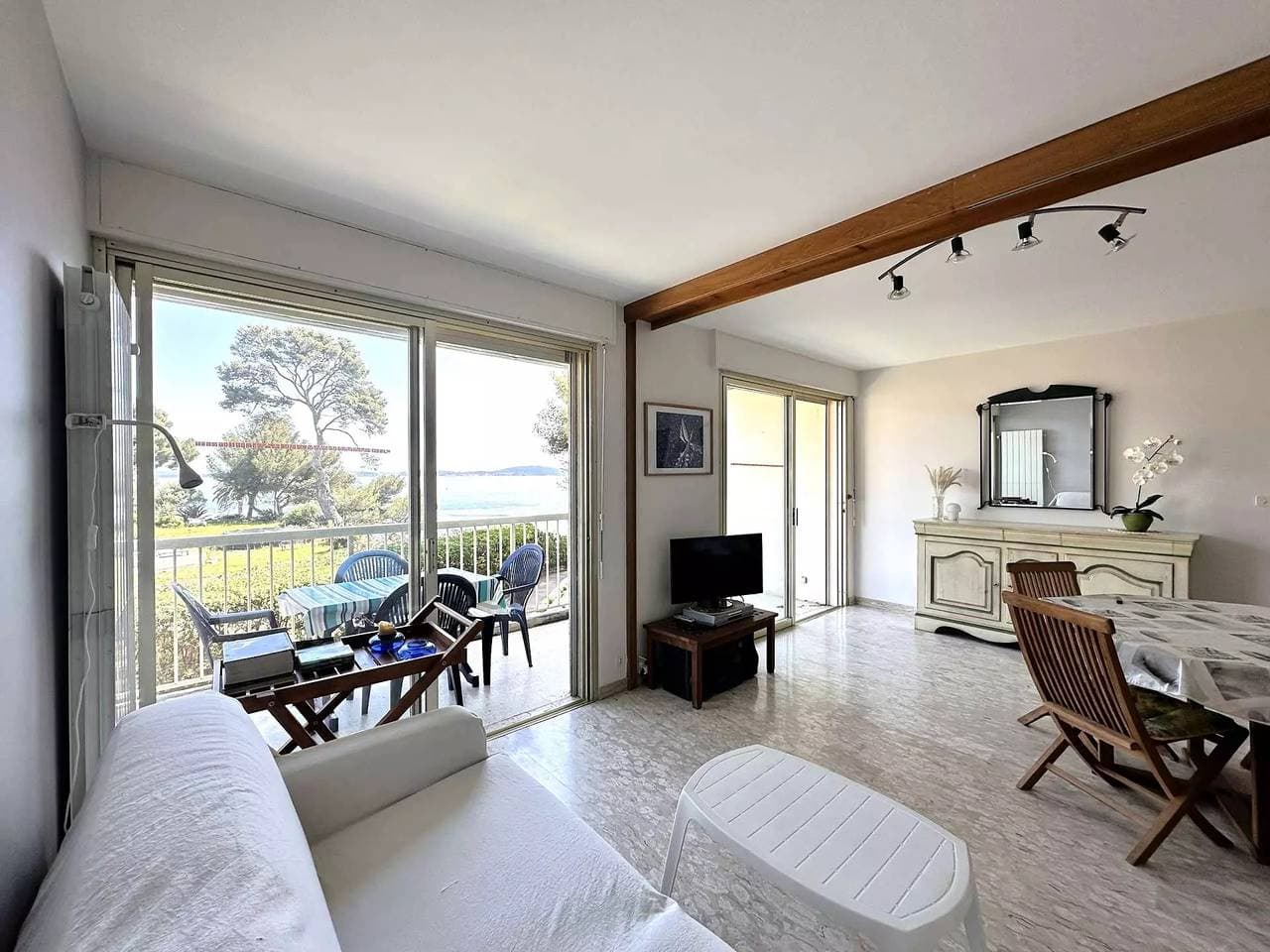 Foto 11 von 28: Klimatisiertes Apartment für 4 Personen mit Meerblick und Privatstrand in Carqueiranne