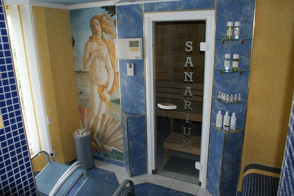 Foto 13 von 30: Südhanglage mit Panoramablick  u.Wellness-Oase im Haus