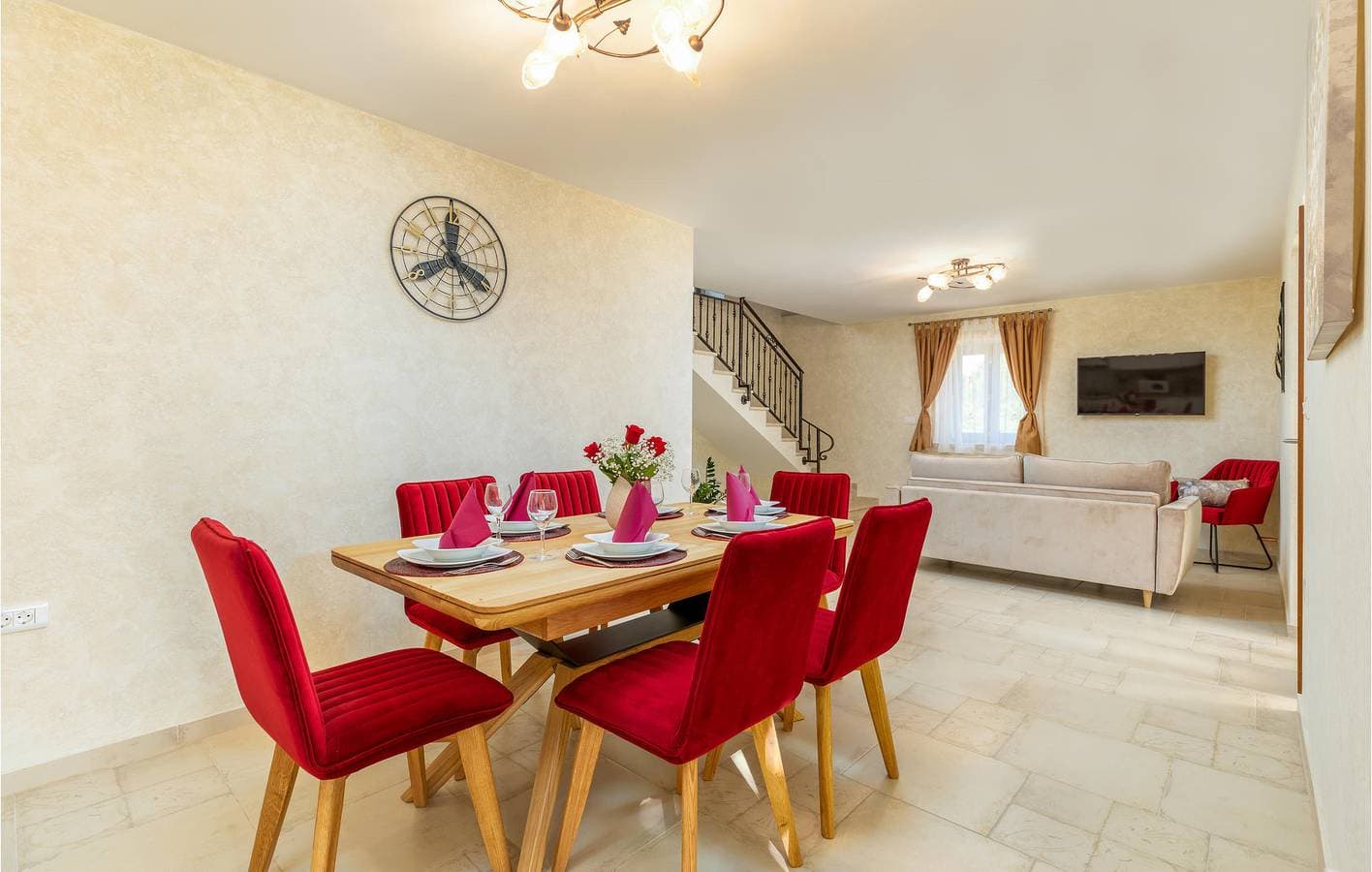 Foto 4 von 41: Moderne 100 m² große Wohnung mit Pool, WLAN und Parkplatz – 700 m vom Stadtzentrum von Rajki entfernt