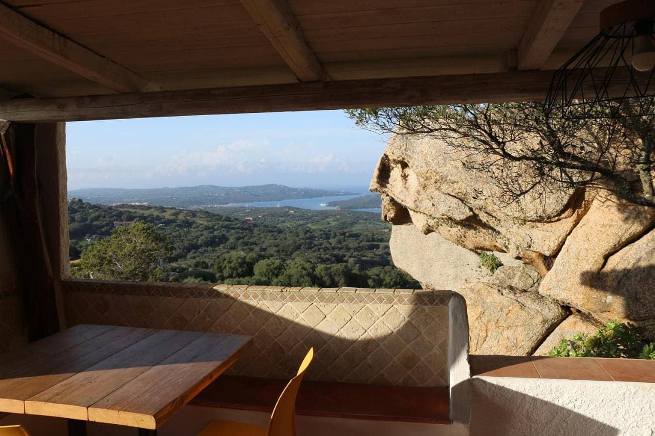 House on the Emerald Coast with spectacular views of the Maddalena 1