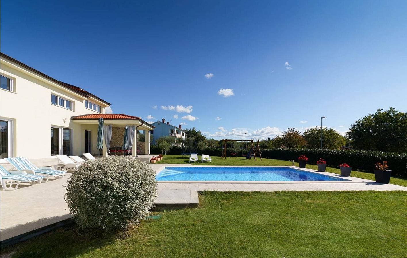 Foto 11 von 36: Charmante 2-Zimmer-Wohnung mit Pool, Terrasse und in der Nähe des Stadtzentrums