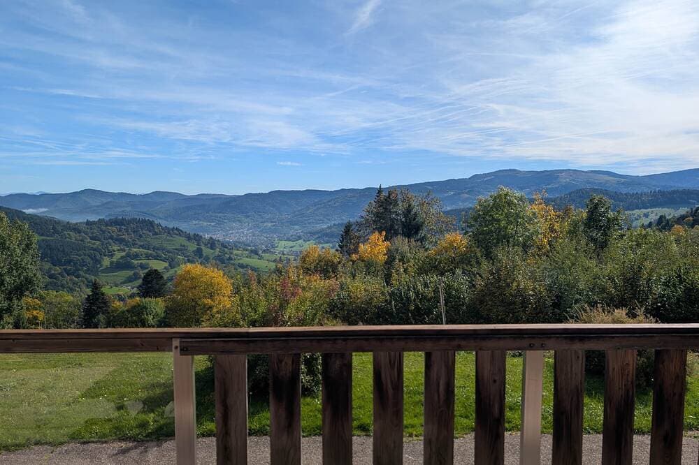 Foto 10 von 11: Le Panorama with views of the Valley