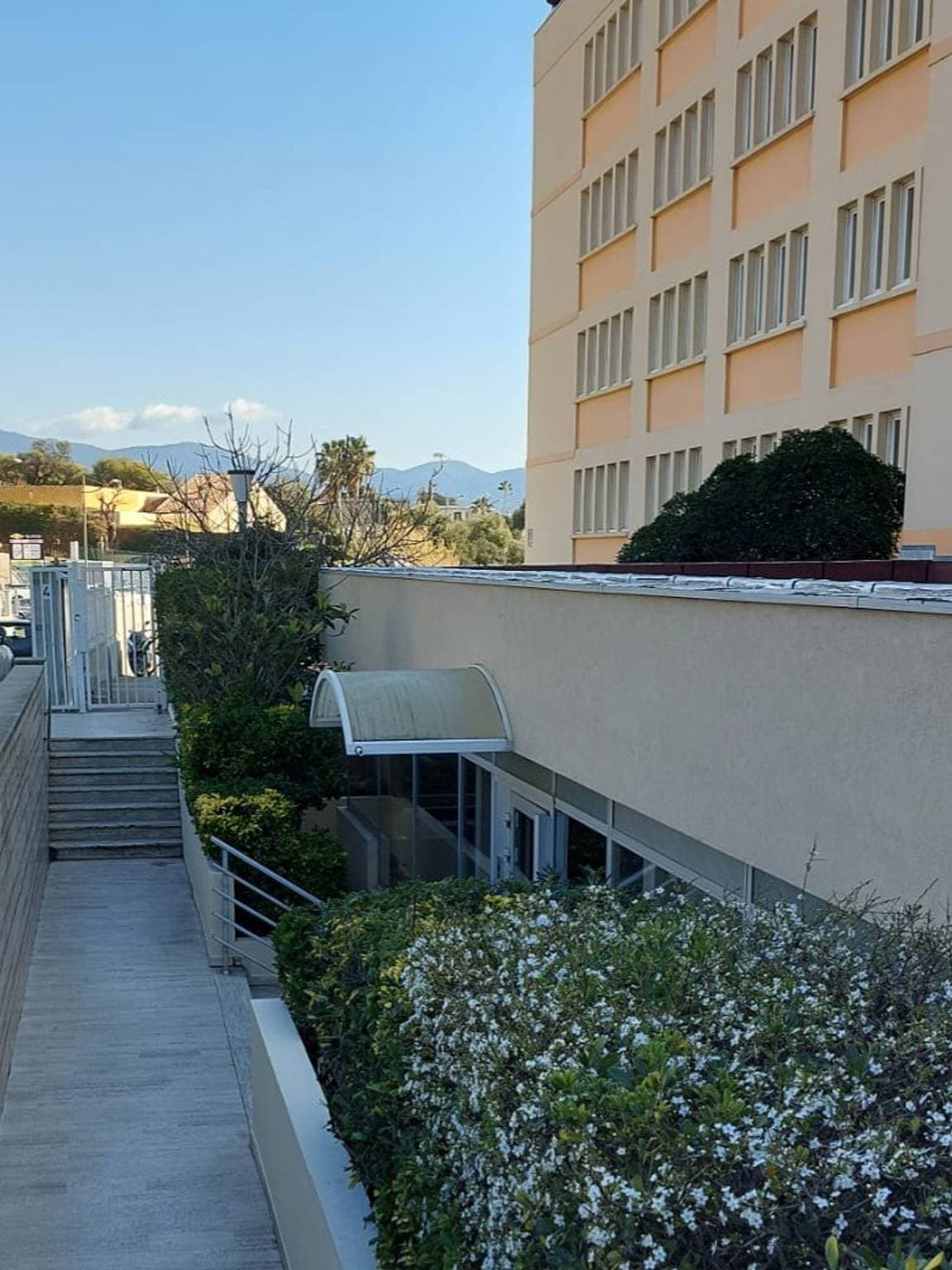 Foto 10 von 12: Gemütliches Studio mit Meerblick in Ajaccio - 30 m², Strandzugang