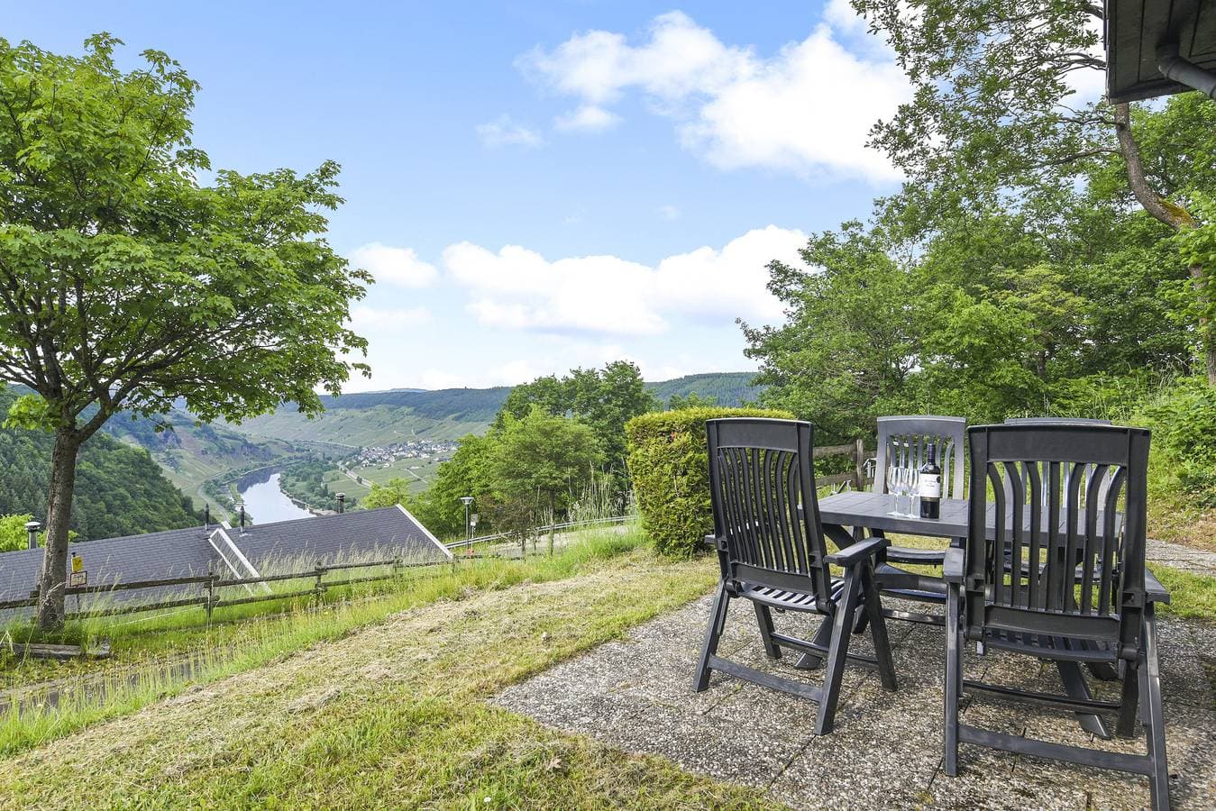 Foto 8 von 32: Bungalow für 4 Personen mit Balkon/Terrasse