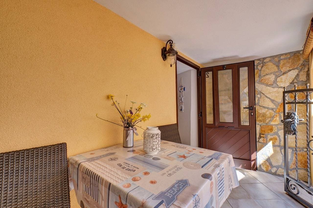 1-Zimmer-Ferienwohnung am Strand Martinscica (Cres) -b 1