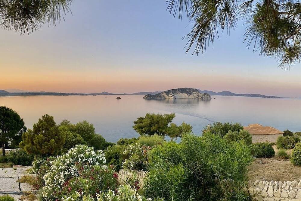 Foto 8 von 12: Villas Cavo Marathia - Studio mit Panorama-Meerblick und Pool in Traumlage