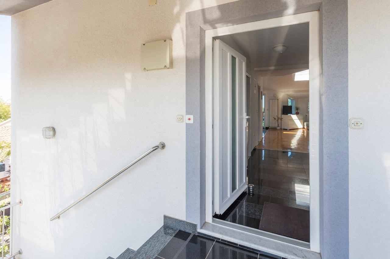 Foto 8 von 33: Ferienwohnung mit Klimaanlage und Meerblick