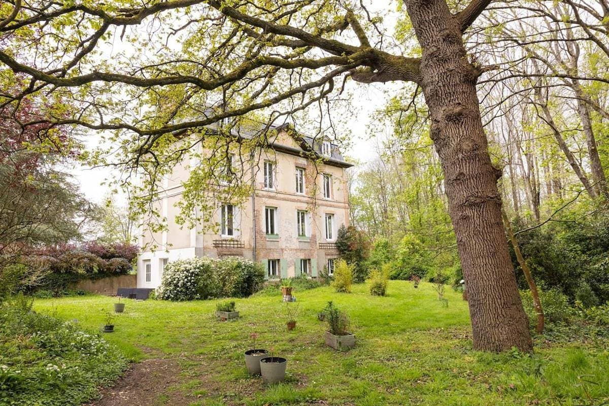 Grand Studio Privé et Ses Jardins dans Manoir de 1803 en Forêt 1