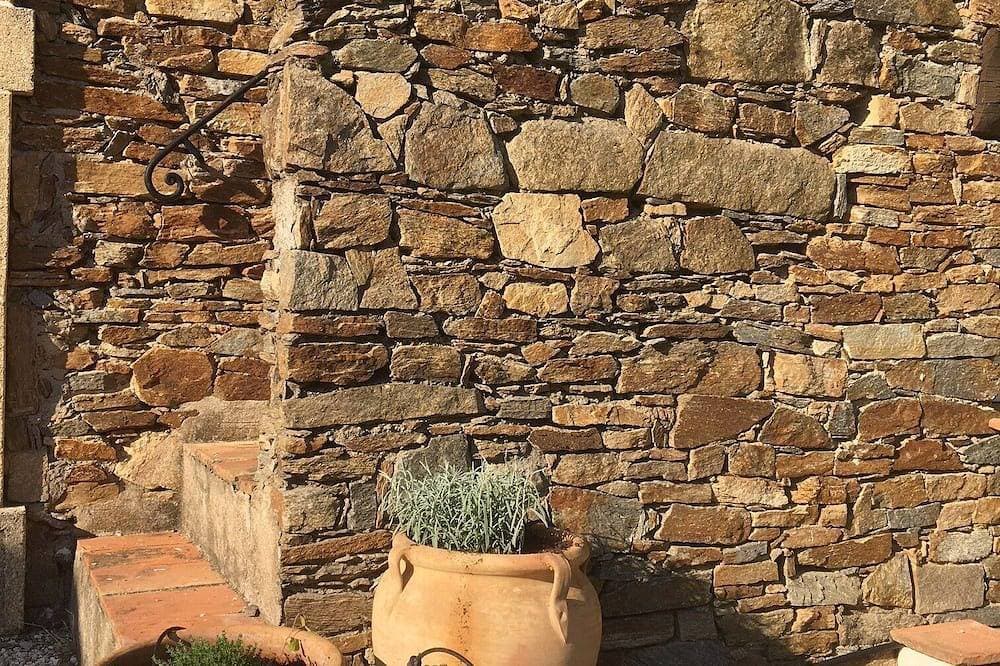 Foto 4 von 20: Hübsche Wohnung in einem wunderschönen Steinhaus auf einem großen ruhigen Grundstück