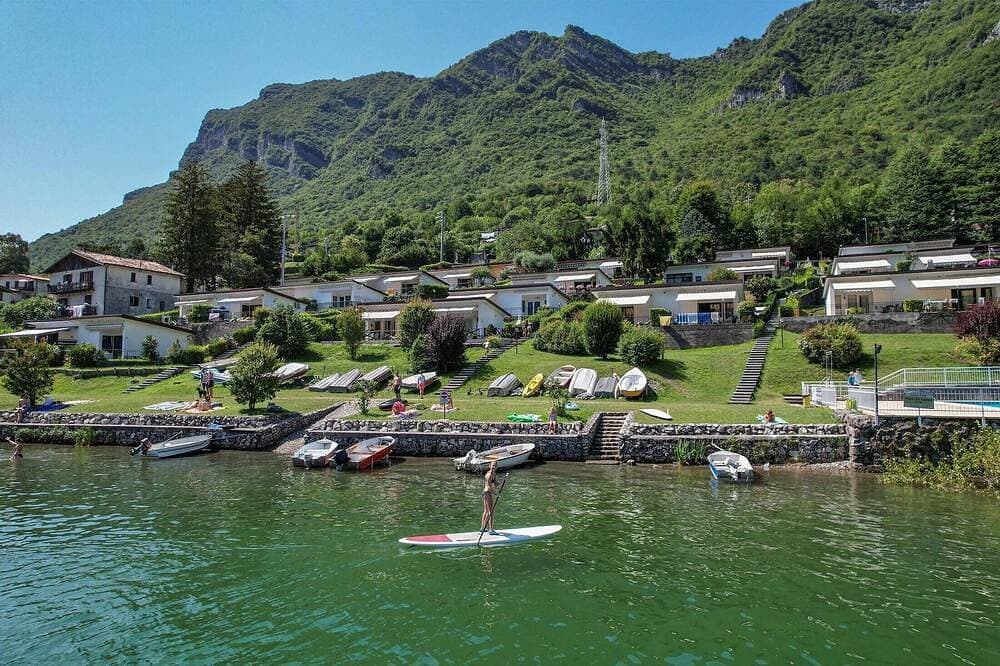 Foto 7 von 30: Mit Terrasse direkt am See