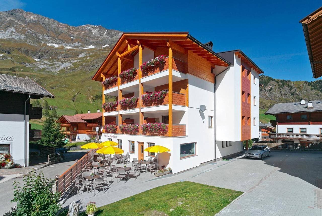 Foto 4 von 11: Double Room with Balcony