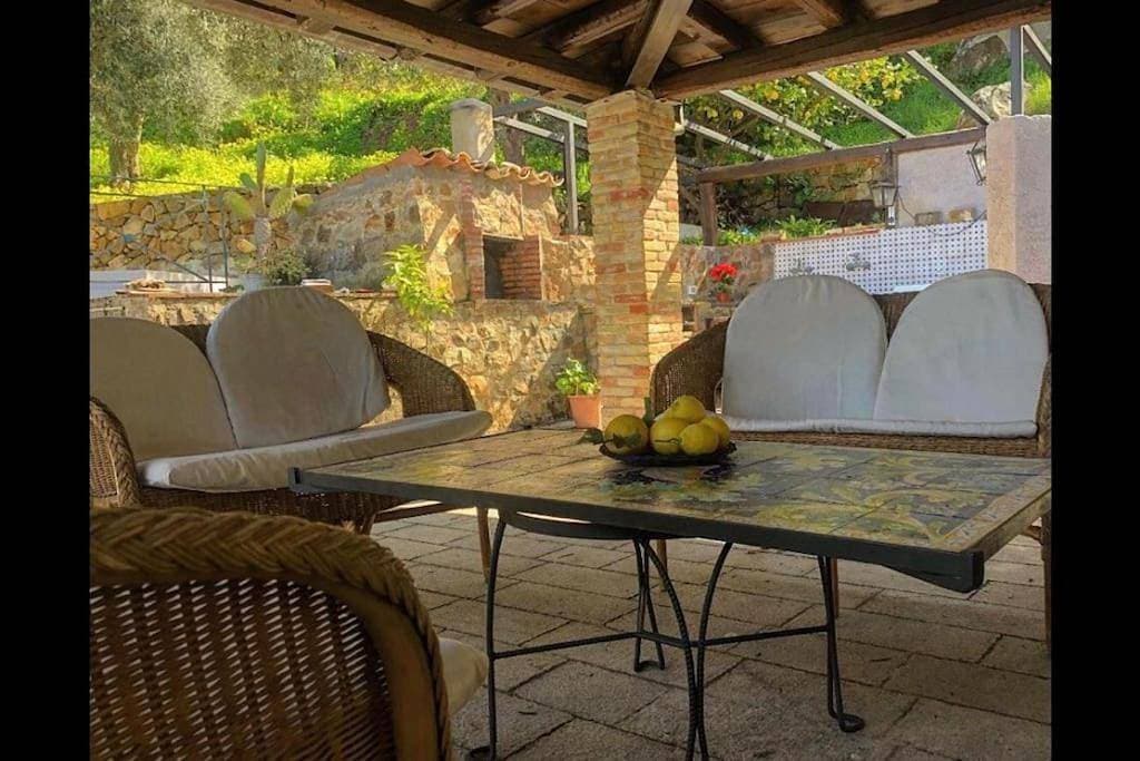 Foto 8 von 89: Privatpool der Villa Cefalù