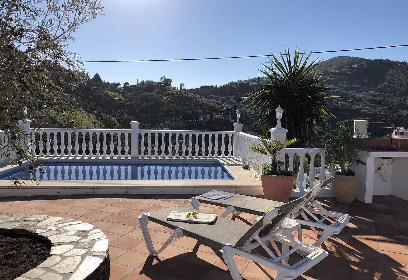Foto 2 von 29: Ferienhaus "Cortijo Pura Vida" mit Bergblick, Pool, Terrasse & Garten