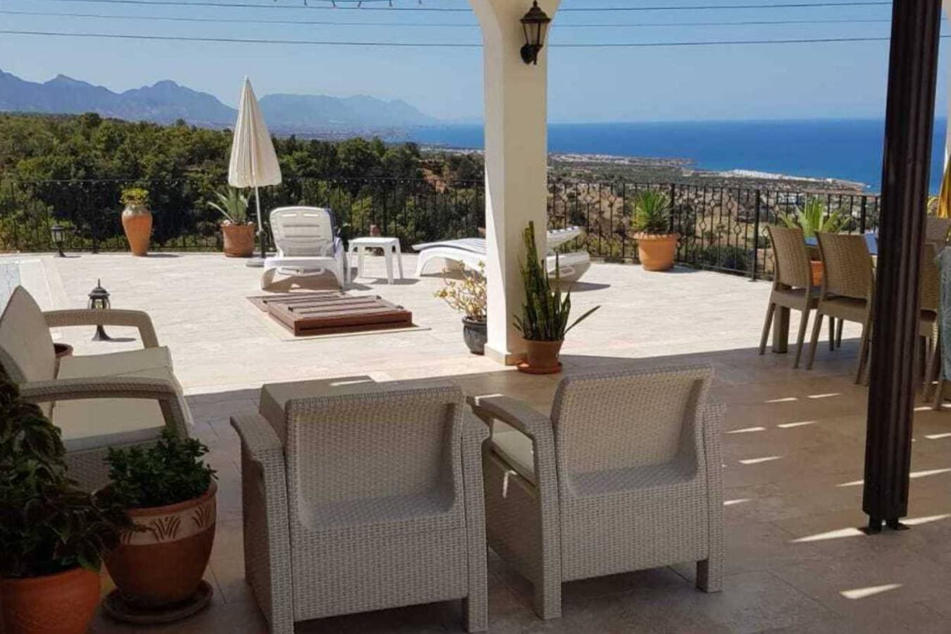 Foto 2 von 44: Tranquility is a Four Bedroom Villa in Girne
