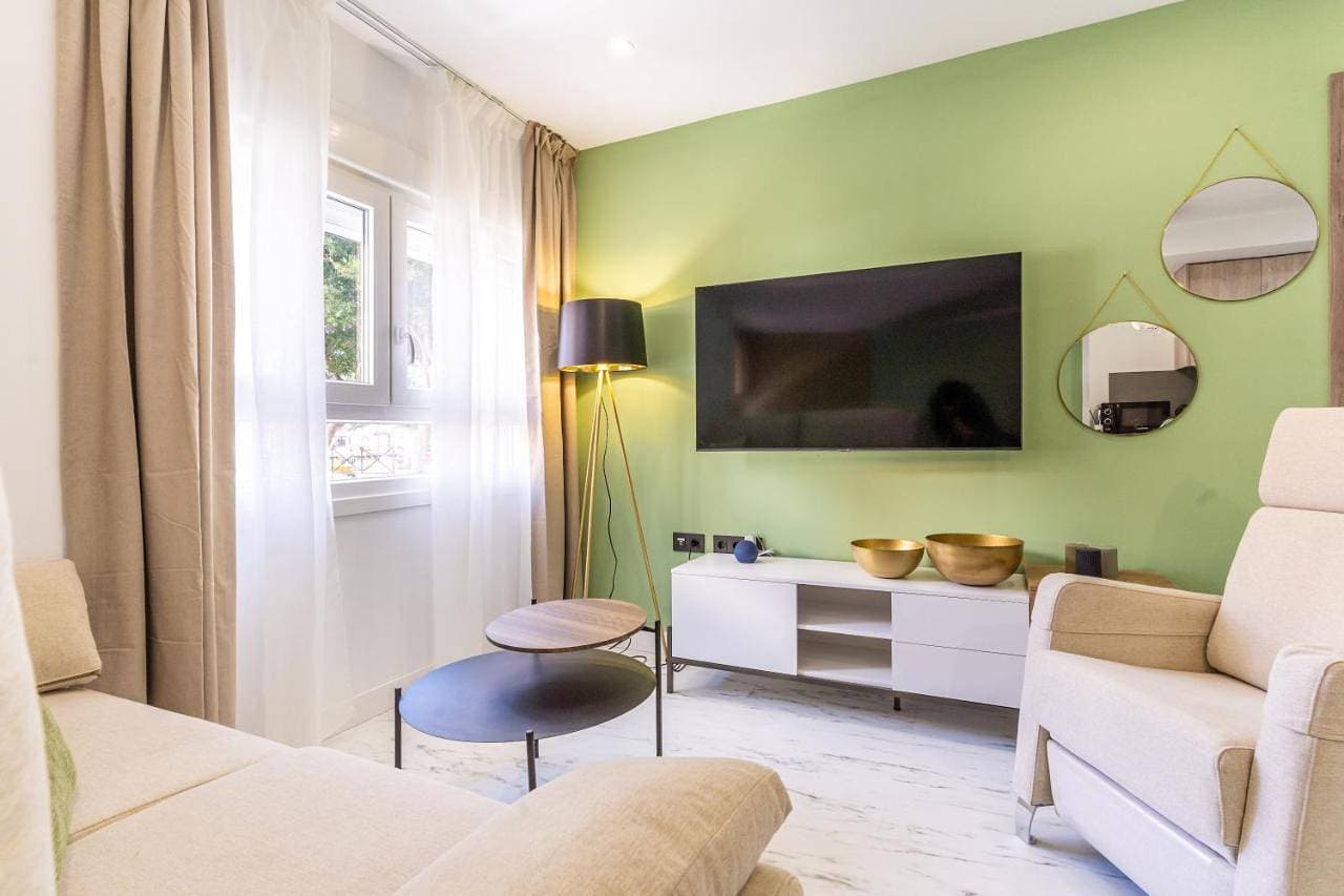 Foto 6 von 45: One-Bedroom Apartment with Street view