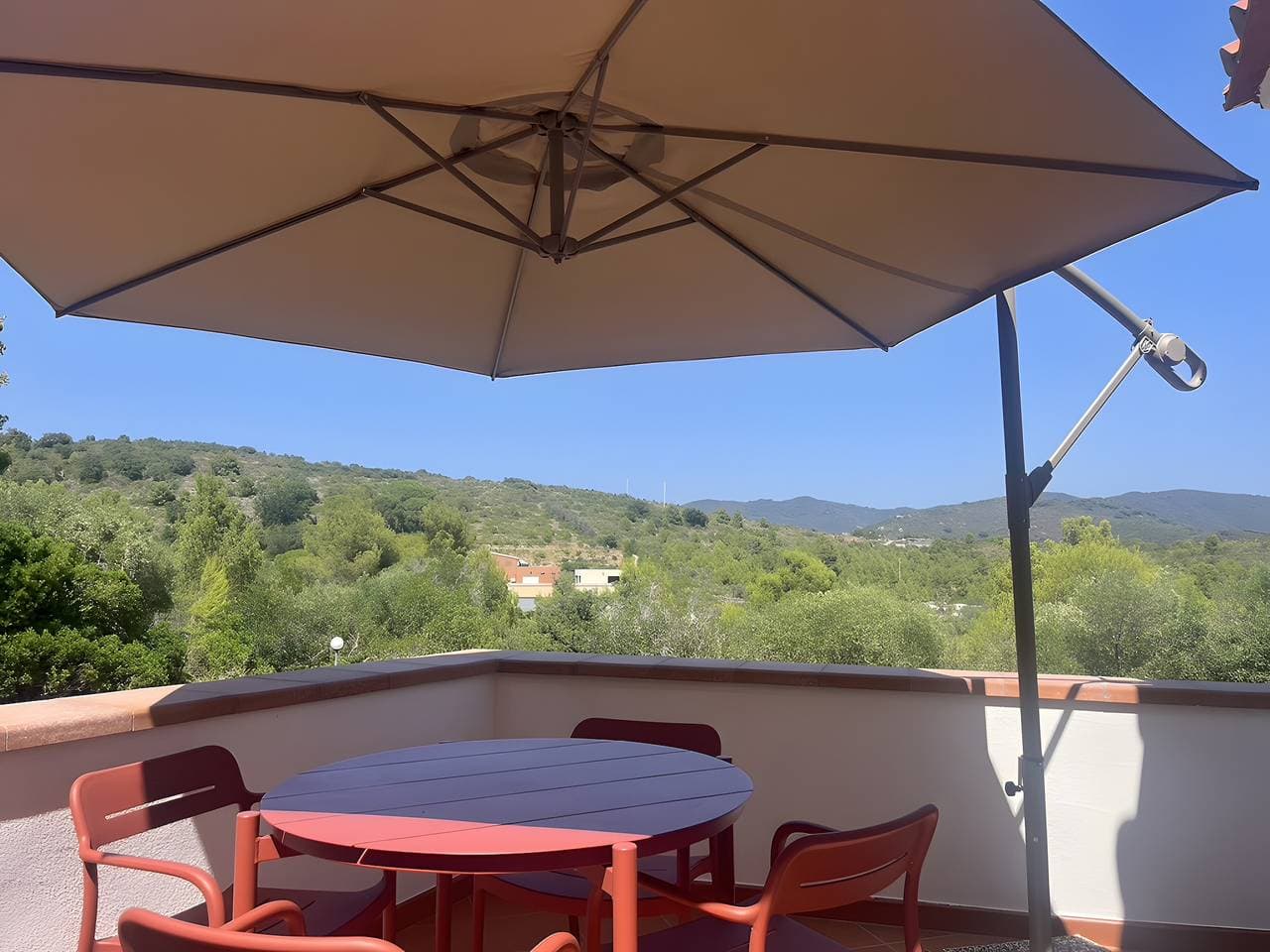 Foto 5 von 33: Apartment 'Il Casalino - Bilo 4' mit Bergblick, Gemeinschaftsgarten und Klimaanlage