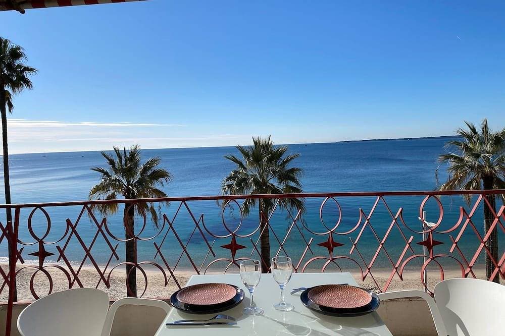 Beautiful seafront studio with exceptional sea view 1