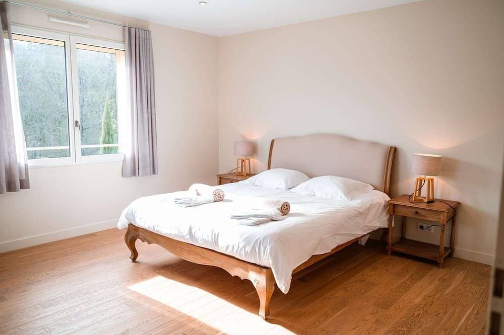 Foto 2 von 29: Sehr privat Hochspezifische 4 Schlafzimmer Villa mit Pool und Garten