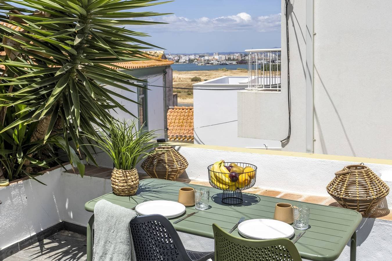 Foto 2 von 22: Casa Abraço - Terrasse mit Flussblick in Ferragudo