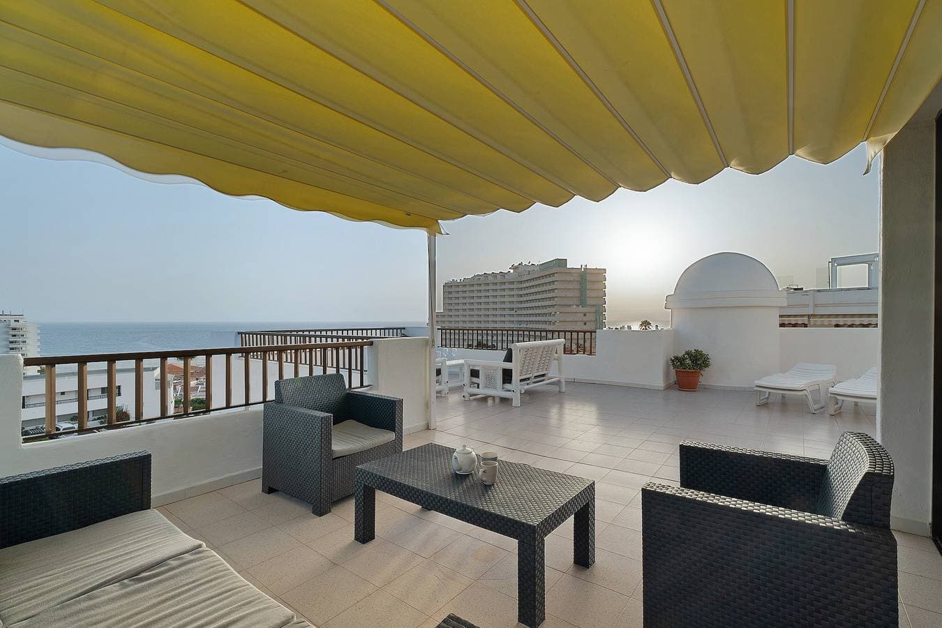 Foto 8 von 42: Ferienwohnung 'Penthause Luxe 501 Sea View Pool' mit Meerblick, privater Terrasse und WLAN