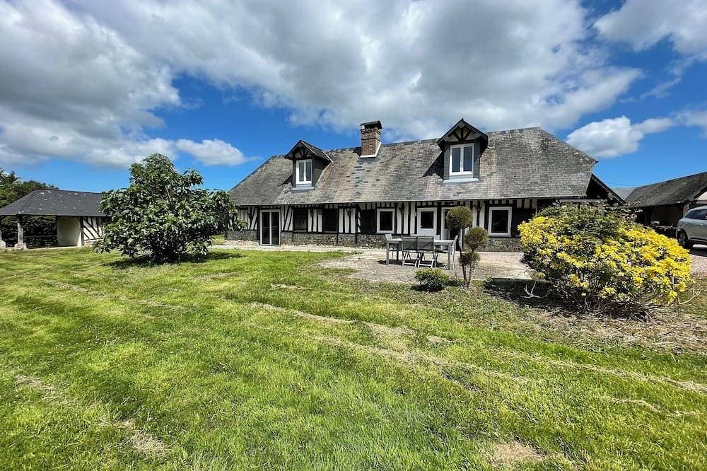 Vacation home in the countryside 1
