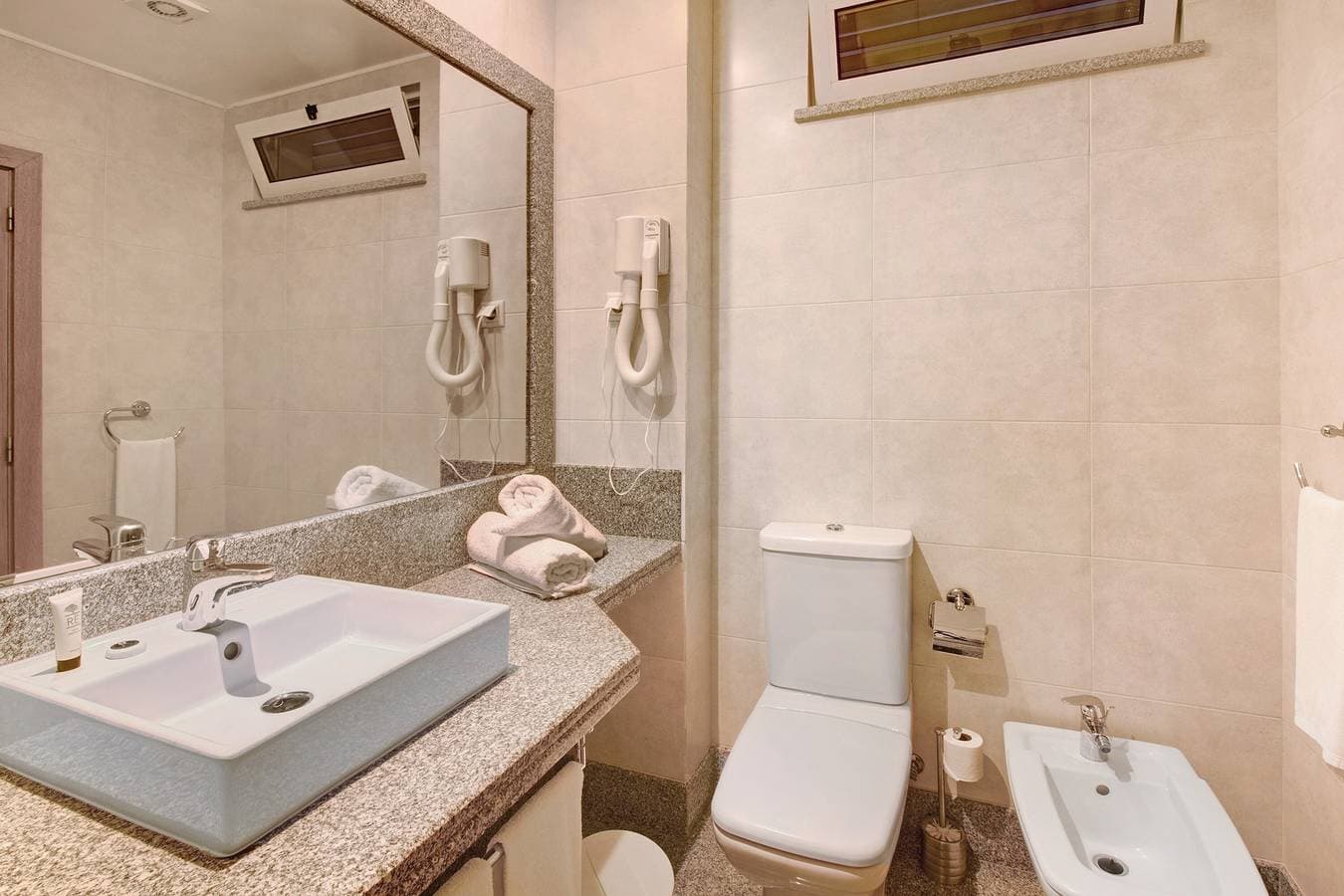 Foto 11 von 16: Apartment 'Dfm Happy Days D - Funchal' mit Balkon, WLAN und Klimaanlage