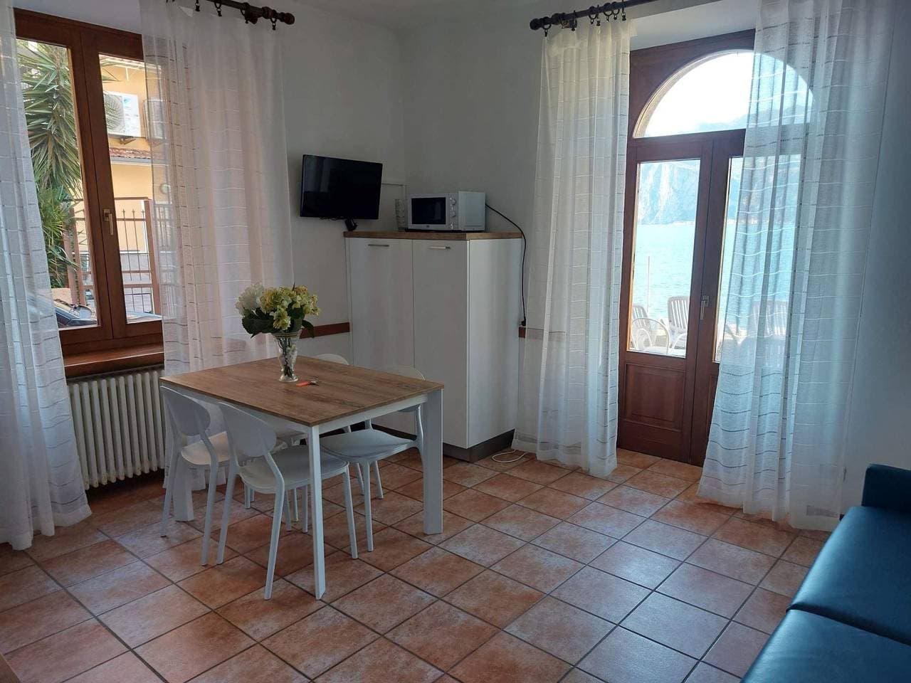Foto 8 von 22: Zwei-Zimmer-Wohnung mit Seeblick