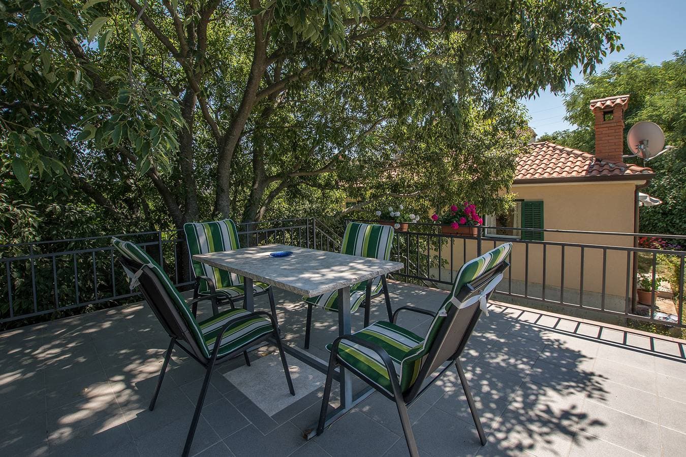 Foto 7 von 41: Ferienhaus für 5 Personen mit Terrasse